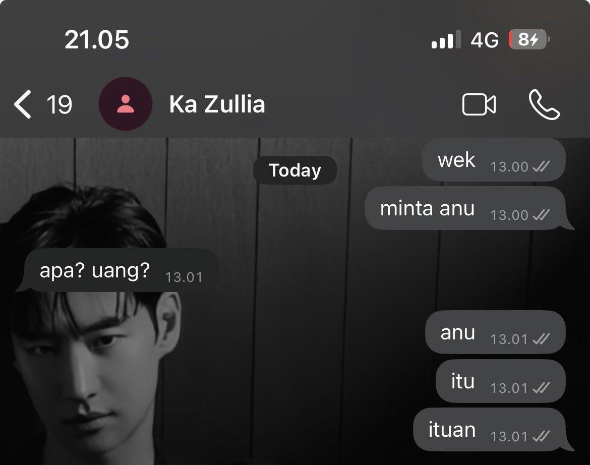 deardayuri's tweet photo. uang adek adalah uang adek, uang kakak ya uang adek juga hehe https://t.co/vJ3zoChcOl