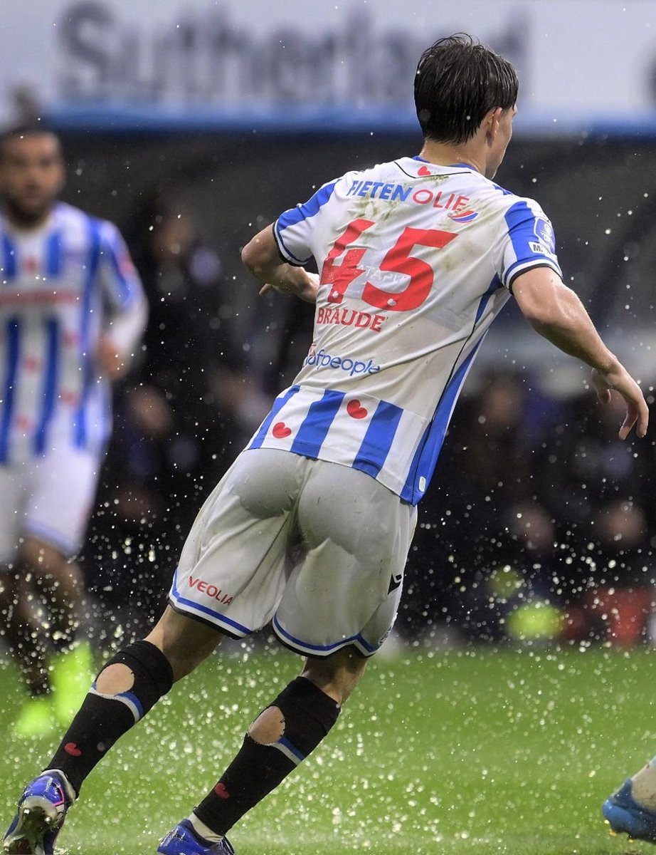 firstilast's tweet photo. Oliver Braude
(SC Heerenveen 🇳🇴) #wetkit #seethru 😯 https://t.co/4F3DlliJ9S