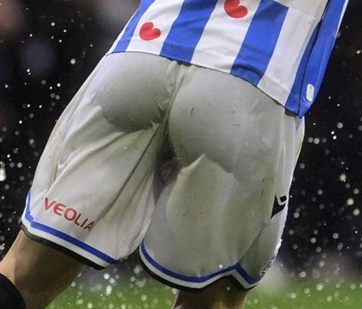 firstilast's tweet photo. Oliver Braude
(SC Heerenveen 🇳🇴) #wetkit #seethru 😯 https://t.co/4F3DlliJ9S