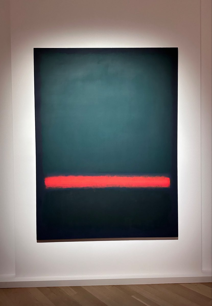 anikojay's tweet photo. 3 record-breaking art sales last night @ChristiesInc 

Pollock ($181m) & Brancusi ($108m) from SI Newhouse collection (publishing magnate)

Rothko ($98m) that held pride of place in Agnes Gund’s living room for decades (major patron and MoMA Trustee)

The Rothko in particular is notable here - Gund acquired it directly from the artist in 1967 following a studio visit when she was in her thirties, 3 years before his own suicide 

It represents a link to a creative and collecting past that has since shifted into art historical mythology