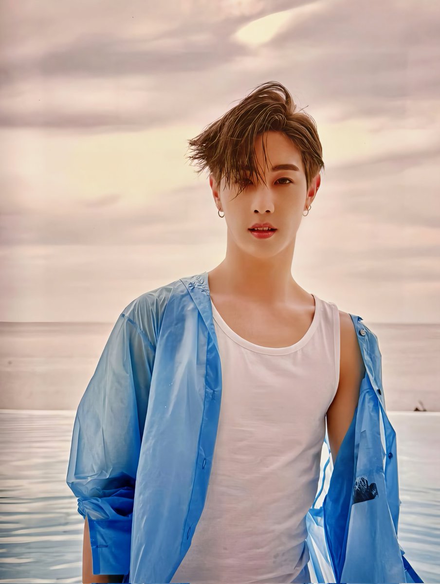 wwmarktuan's tweet photo. Mark Tuan photobook 
宜夏:段宜恩 2019 🤍
When can we get another photobook from him 🥺
(1/3)

#MarkTuan #段宜恩
@marktuan @DNAmngmnt https://t.co/IRnqWnZmrl