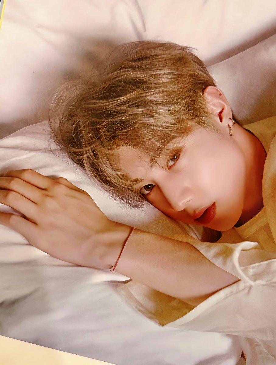 wwmarktuan's tweet photo. Mark Tuan photobook 
宜夏:段宜恩 2019 🤍
When can we get another photobook from him 🥺
(1/3)

#MarkTuan #段宜恩
@marktuan @DNAmngmnt https://t.co/IRnqWnZmrl