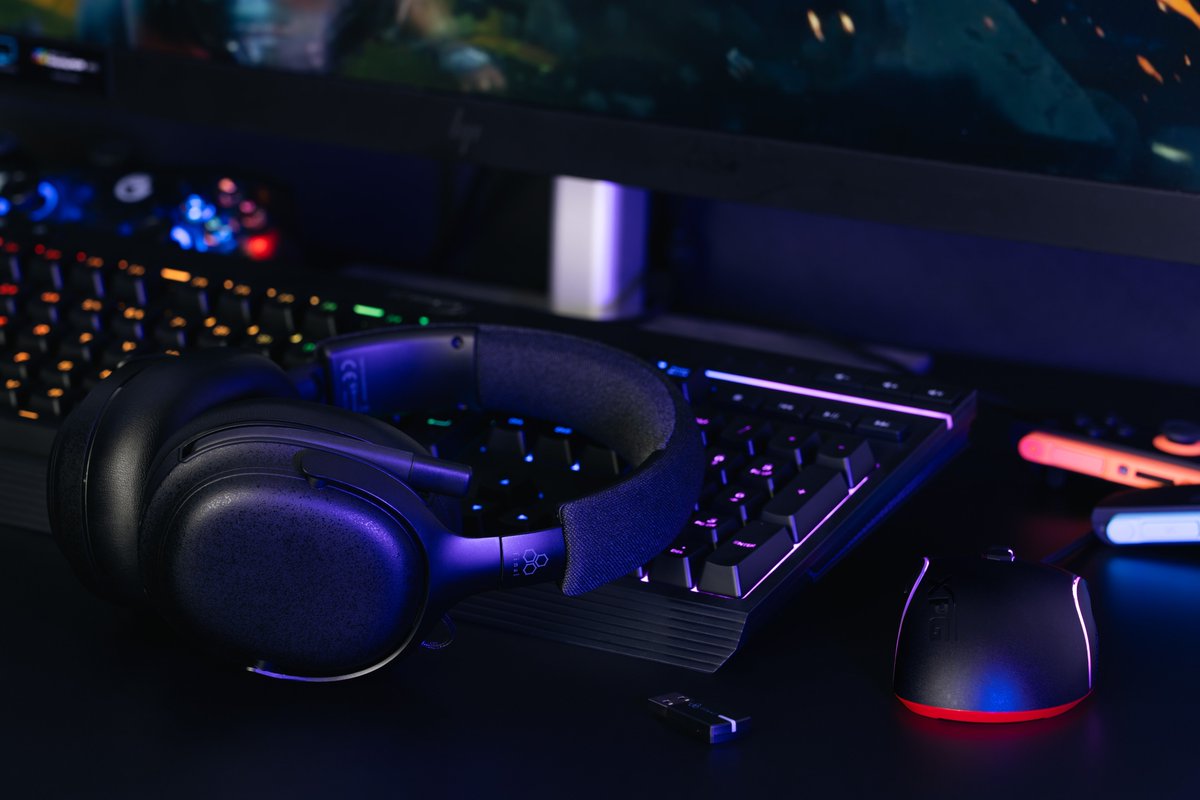 final_audio's tweet photo. ＼ゲーミング体験を、もう一歩深く／

「VR3000 EX for Gaming」は、人気ゲーミングイヤホンVR3000 for Gamingの進化型。
3Dサウンドゲームに最適化された定位感と低遅延で、FPSの足音やVRの空間表現まで鮮明に描き出します。
マイク付きでボイスチャットも快適。

▼製品詳細
https://t.co/nXZvFVqpKx

#final #VR3000EX #ゲーミングヘッドセット