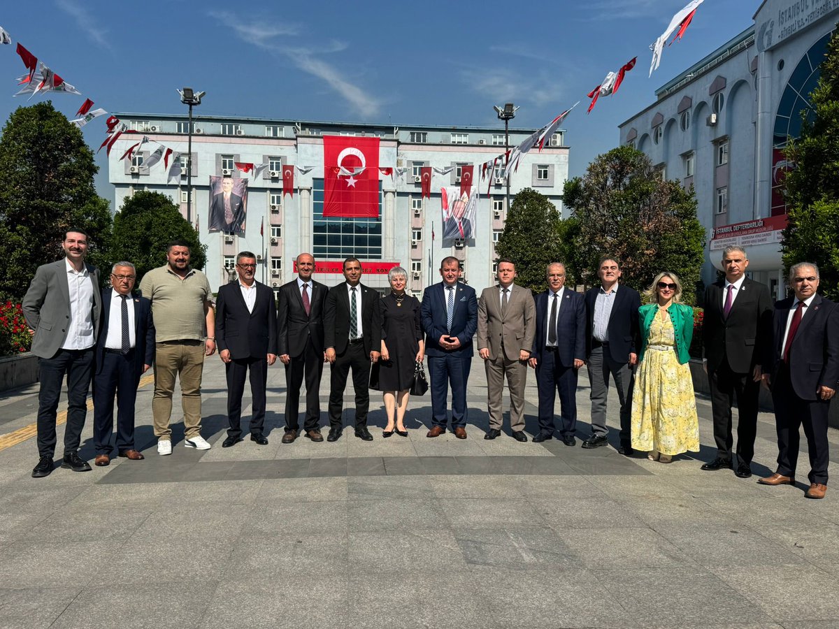 haakanbal's tweet photo. Milli mücadelenin ilk adımının atıldığı 19 Mayıs’ın 107. yıl dönümünde, Gelecek Partisi Bahçelievler İlçe Başkanlığı olarak anma törenindeki yerimizi aldık.

Gençliğe emanet edilen bu büyük mirası; demokrasi, adalet ve özgürlük idealsiyle yaşatmaya devam edeceğiz.

🇹🇷 19 Mayıs Atatürk’ü Anma, Gençlik ve Spor Bayramımız kutlu olsun. @Ahmet_Davutoglu @OsmanGentrk15