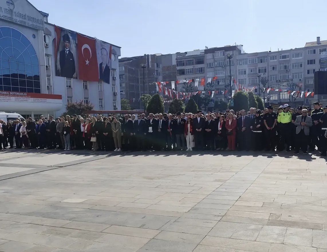 haakanbal's tweet photo. Milli mücadelenin ilk adımının atıldığı 19 Mayıs’ın 107. yıl dönümünde, Gelecek Partisi Bahçelievler İlçe Başkanlığı olarak anma törenindeki yerimizi aldık.

Gençliğe emanet edilen bu büyük mirası; demokrasi, adalet ve özgürlük idealsiyle yaşatmaya devam edeceğiz.

🇹🇷 19 Mayıs Atatürk’ü Anma, Gençlik ve Spor Bayramımız kutlu olsun. @Ahmet_Davutoglu @OsmanGentrk15