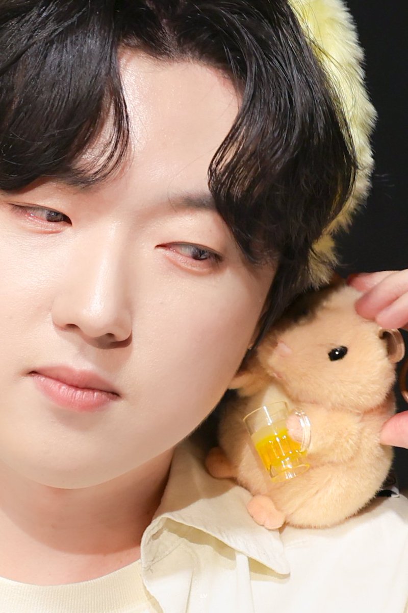 Ra1nyf0rest's tweet photo. 🐭 저 햇병아리 자식 끌어내 (소근

#강형호 #kanghyungho #포레스텔라 #Forestella https://t.co/Dv1BCLJoQz