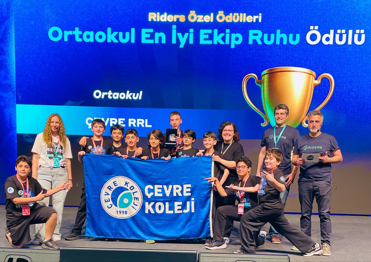 ebru_kurtogluu's tweet photo. Canım öğrencilerim, Riders Robotik Ligi Türkiye Finalleri’nde 103 robotik takımı arasından Türkiye 4.sü olma başarısı gösterdi ve turnuva boyunca sergiledikleri performansla ‘En İyi Ekip Ruhu Ödülü’nü kazandılar. Ben de ‘En İyi Mentör Ödülü’ne layık görüldüm.🏆 #gururluyuz https://t.co/sXnXdyuOdB