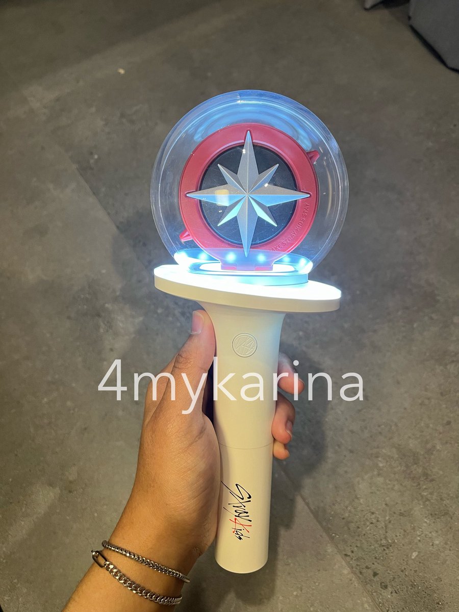 4MYKARINA's tweet photo. [STAY help RT]
WTS LFB Preloved Stray Kids Official Lightstick Ver. 2 Nachimbong V2 SKZ
💰IDR 650k nego tipis
✅ good condi
✅ connect app
✅ box asli
✅ dipakai 1x
✅ packing lapis kayu
• dom jaksel, ID bisa 🍊(splitpay)
• detail vid barang bisa dm

t. want to sell lfb lfs ls https://t.co/991i5R9bEX
