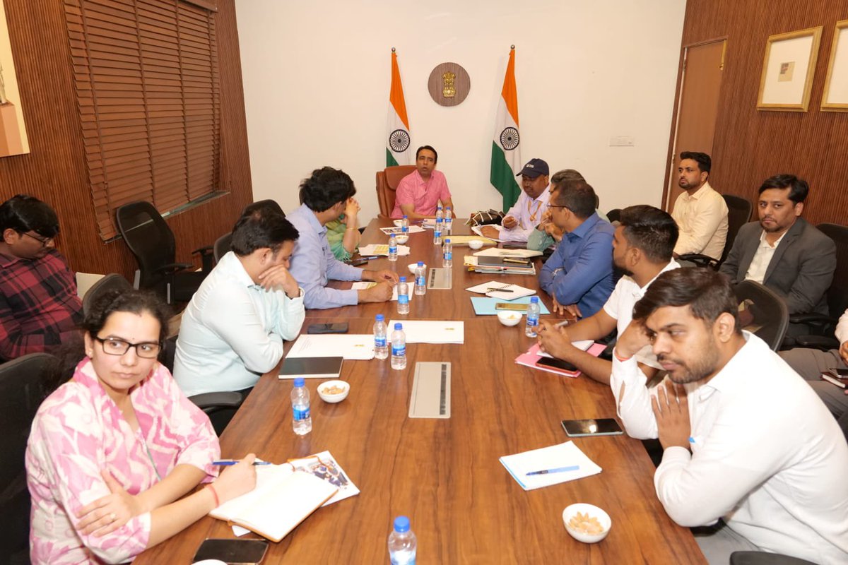 Office_ChJayant's tweet photo. Shri Jayant Chaudhary, Hon’ble Minister of State (I/C) for Skill Development & Entrepreneurship and Minister of State for Education, held discussions with officials from the Ministry of Youth Affairs & Sports on the Khelo India Mission and the Union Budget 2026 announcement of ₹500 crore for the promotion of sports goods manufacturing.

The interaction focused on opportunities for strengthening the sports ecosystem, enhancing manufacturing capabilities and supporting sectoral growth through coordinated efforts.

#KheloIndia #SportsDevelopment