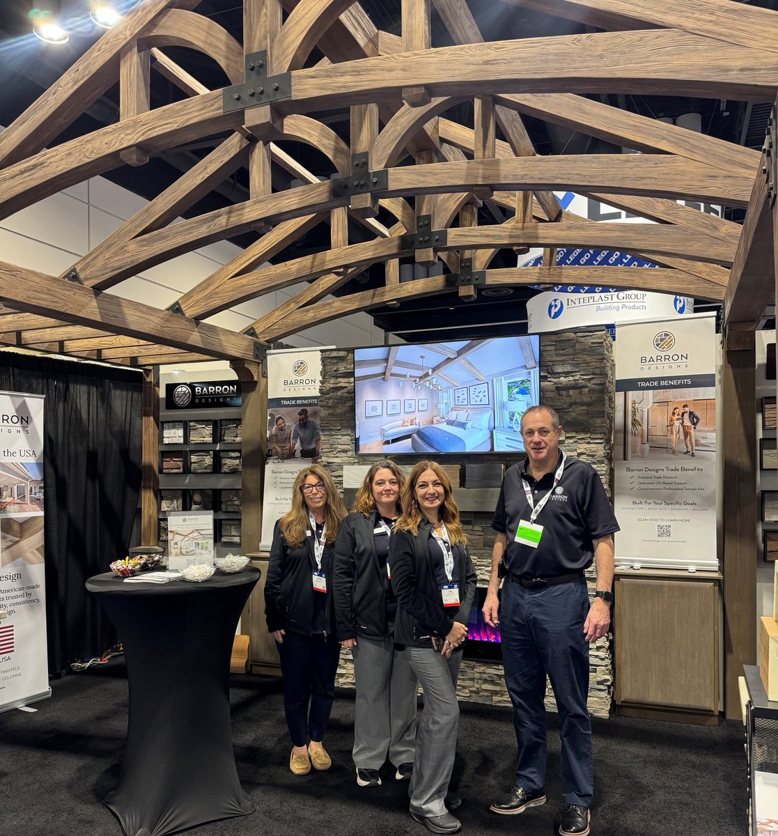 barron_designs's tweet photo. In a world full of AI, we're proud to say that when you work with us, you are working with real people. From the local artisans that hand craft our products to the elevated customer care you receive. Real people, real products, and a real way to elevate your space. 

#design https://t.co/wABE3EqTL5
