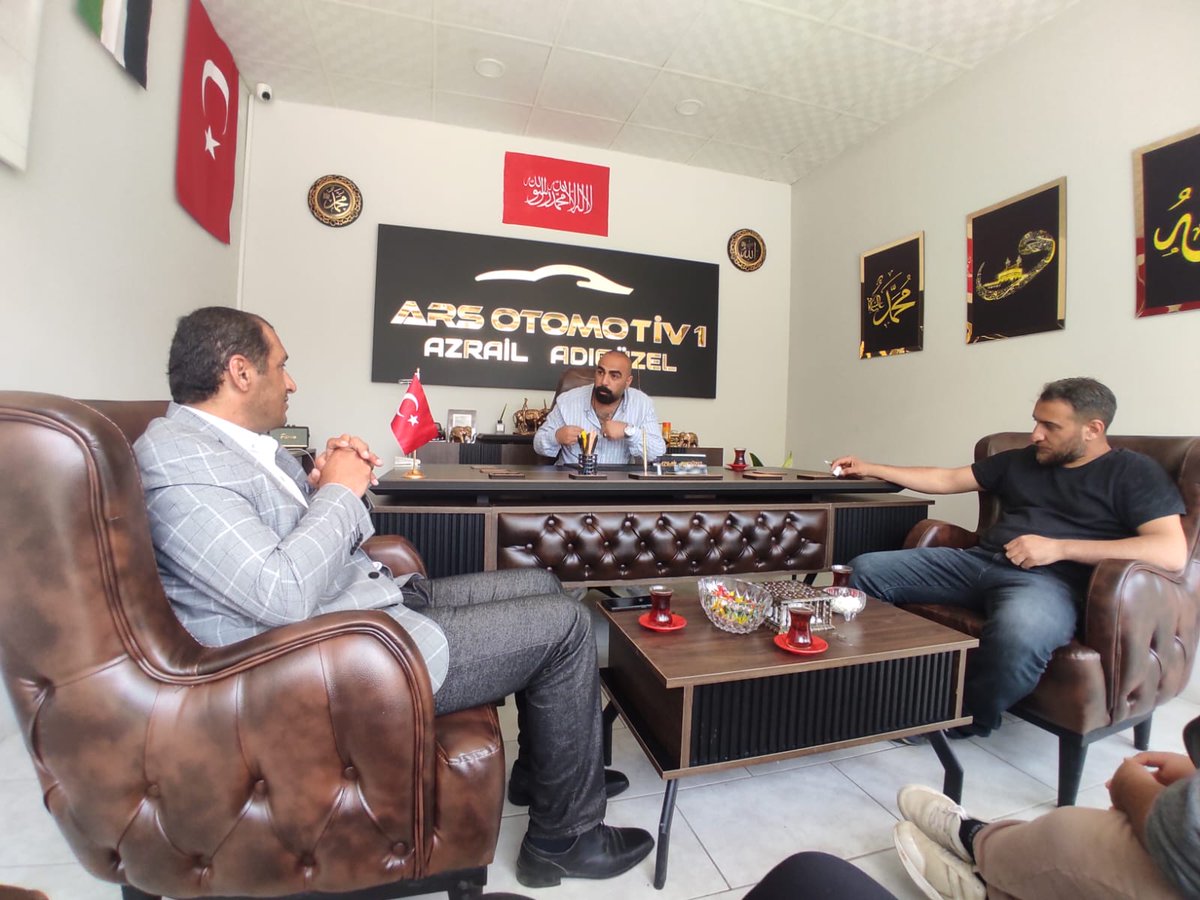 HUDAParAliaga's tweet photo. İlçe Başkanımız İslam Aslan ve beraberindeki heyet, ilçemiz esnaflarından ARS Otomotiv 1 sahibi  Azrail Adıgüzel’i ziyaret etti.
Hoş ve samimi sohbetleri dolayısıyla kendilerine teşekkür ediyor, çalışmalarında başarılar diliyoruz. https://t.co/22Cy2f2D2B