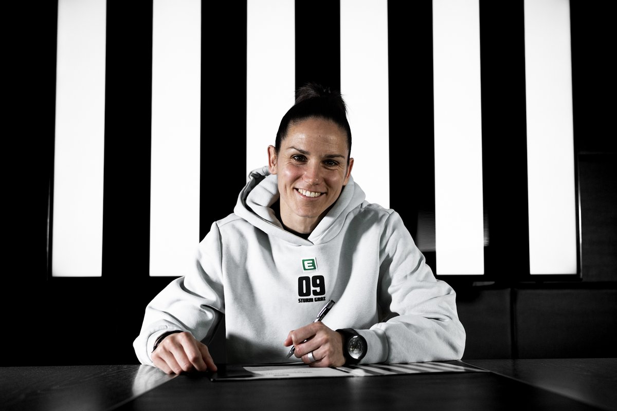 SKSturm's tweet photo. Herzlich willkommen in Graz, Lilla #Sipos! 📝 #sturmgraz https://t.co/ZRPU74EByy
