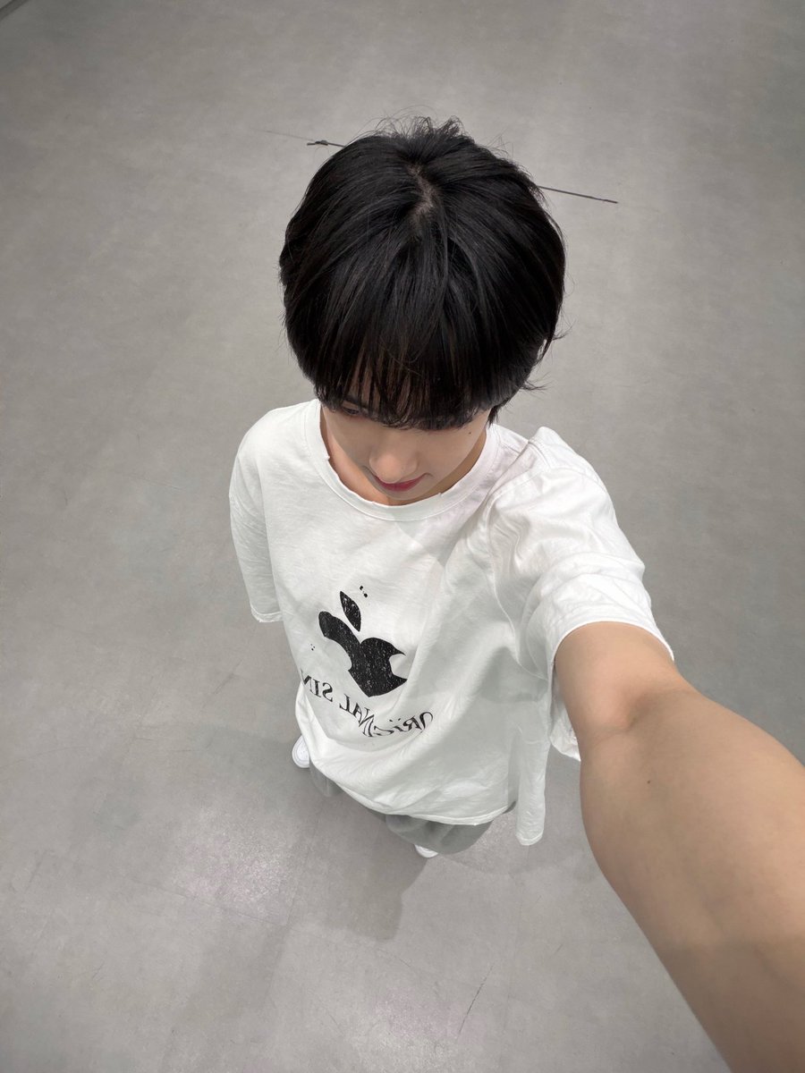 tini_1009's tweet photo. 이 각도 처음 먹어봄 https://t.co/DwYvwQ0O0v