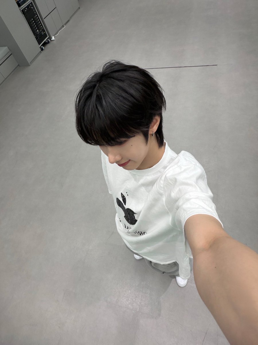 tini_1009's tweet photo. 이 각도 처음 먹어봄 https://t.co/DwYvwQ0O0v
