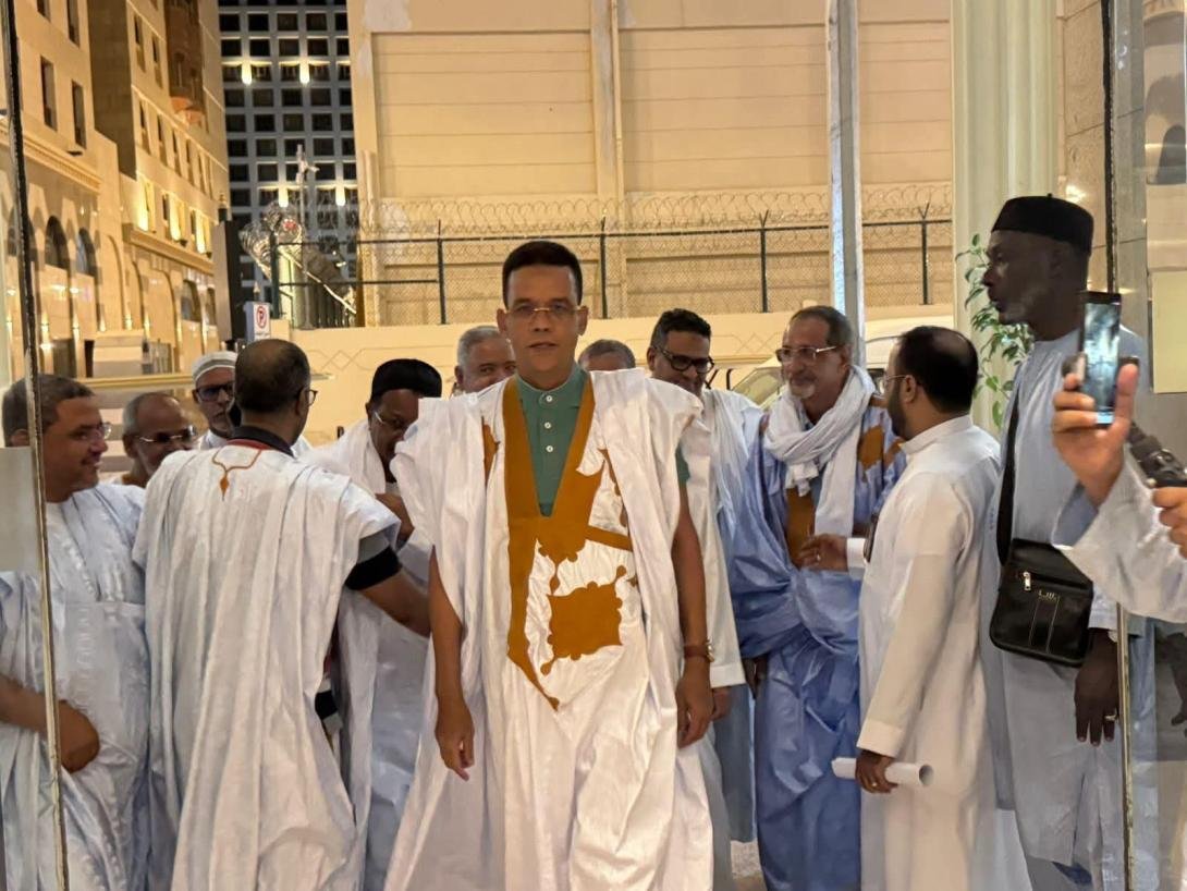 ShamsaElhamady's tweet photo. المتابعة الميدانية لخدمة ضيوف الرحمن.. أدى معالي وزير الشؤون الإسلامية والتعليم الأصلي السيد الفضيل ولد سيداتي ولد أحمد لولي ليلة الثلاثاء رفقة البعثة الرسمية زيارة تفقد واطلاع للحجاج الموريتانيين بالمدينة المنورة
#موريتانيا #حجاج_موريتانيا #موسم_الحج #المدينة_المنورة https://t.co/eiL3HVBsz2