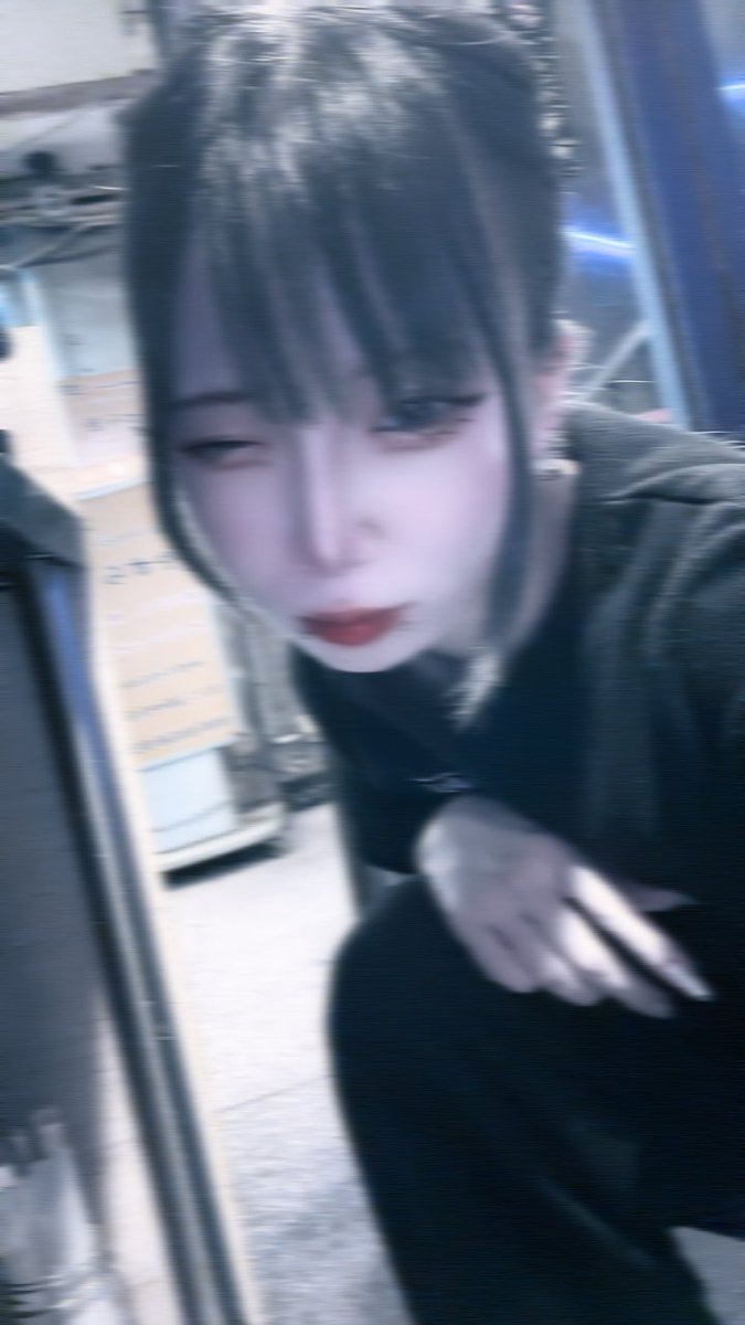 𝕦 tweet media