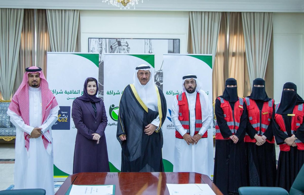 saadsaad2001's tweet photo. بحضور سعادة محافظ القريات، شهد برنامج المدن الصحية بمحافظة القريات توقيع عدد من مبادرات الشراكة المجتمعية مع كل من جمعية تطوير القطاع غير الربحي، وجمعية تطوع، وجمعية ركاز الرياضية، وذلك في إطار تعزيز التكامل بين القطاعات الحكومية وغير الربحية والمجتمعية لدعم مستهدفات البرنامج وتحسين جودة الحياة بالمحافظة.

وتأتي هذه الشراكات انطلاقًا من أهمية بناء شراكات استراتيجية تسهم في تحقيق التنمية الصحية والمجتمعية المستدامة، حيث تهدف الشراكة مع جمعية تطوير القطاع غير الربحي إلى دعم بناء القدرات المؤسسية وتعزيز الاستدامة المجتمعية، فيما تركز الشراكة مع جمعية تطوع على تمكين العمل التطوعي وتعزيز مشاركة المتطوعين في المبادرات الصحية والمجتمعية، بينما تستهدف الشراكة مع جمعية ركاز الرياضية نشر ثقافة النشاط البدني وتعزيز أنماط الحياة الصحية بين أفراد المجتمع.

وتجسد هذه المبادرات توجه برنامج المدن الصحية نحو توسيع نطاق الشراكات الفاعلة مع مختلف القطاعات، بما يسهم في تحقيق بيئة صحية داعمة، ورفع مستوى المشاركة المجتمعية، وتعزيز مستهدفات جودة الحياة بما يتوافق مع رؤية المملكة 2030.