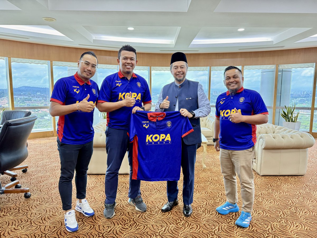 VCUiTM's tweet photo. Tahniah 3 warga UiTM yang terpilih mewakili Malaysia ke FIFG FootGolf World Championship 2026 di Acapulco, Mexico! 🇲🇽⛳️

Selamat berjuang buat Sdr Mohd Nizam, Syaifullah &amp; Wan Faizal. Jaga nama baik negara, moga selamat pergi &amp; kembali berserta pingat! 🏆🇲🇾 https://t.co/oawkQ0nirC