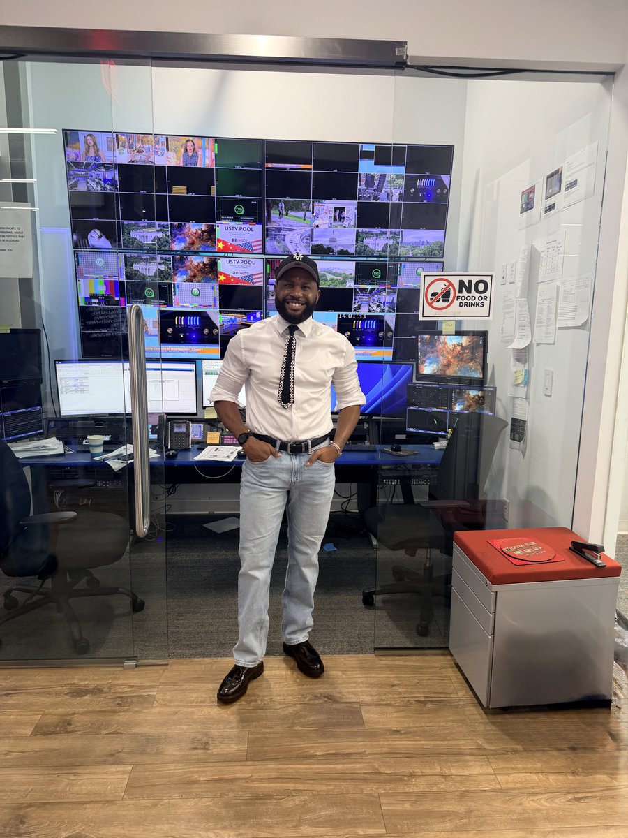 Just1Pr's tweet photo. Thank you to the Living Local DMV &amp; DC News Now team for having D’Shawn Harris on today! 🎥✨

We appreciate the opportunity to highlight important conversations around mental health and community impact. 🙏🏾

#Just1PR #DShawnHarris #LivingLocalDMV #DCNewsNow https://t.co/w3EYAKimDh