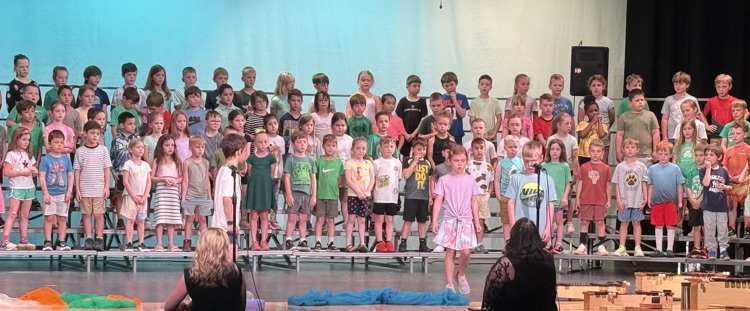 HFLLima's tweet photo. This morning our kindergarteners had the chance to attend the 1st grade show dress rehearsal, and they absolutely loved it! The students did an amazing job, and our little ones were so excited to watch and cheer them on. Great work, 1st grade!  #WEareHFL https://t.co/JCD44HqfJi