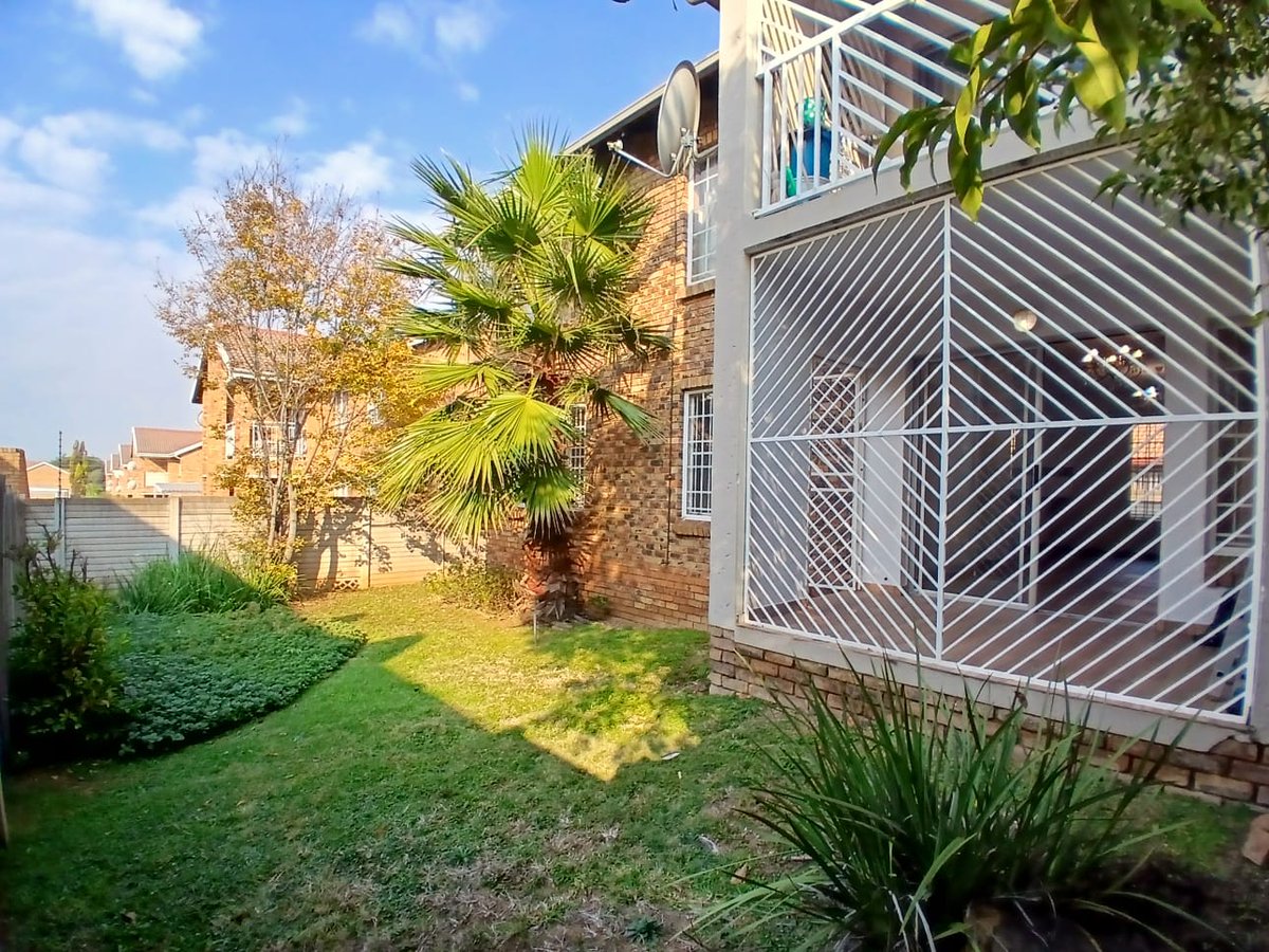 AndradeProperty's tweet photo. Renovated 2-Bedroom, 2-bathroom Ground-Floor Apartment for Sale in Highveld, Centurion for R 1 050 000

The apartment is 71 square meters
https://t.co/Lty0jWqNUo
To arrange a viewing, please contact Walter from Andrade Properties on 082 797 2855 https://t.co/xbMM03ZZ7b