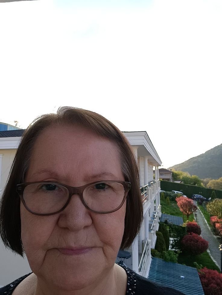 kate humsberg tweet media