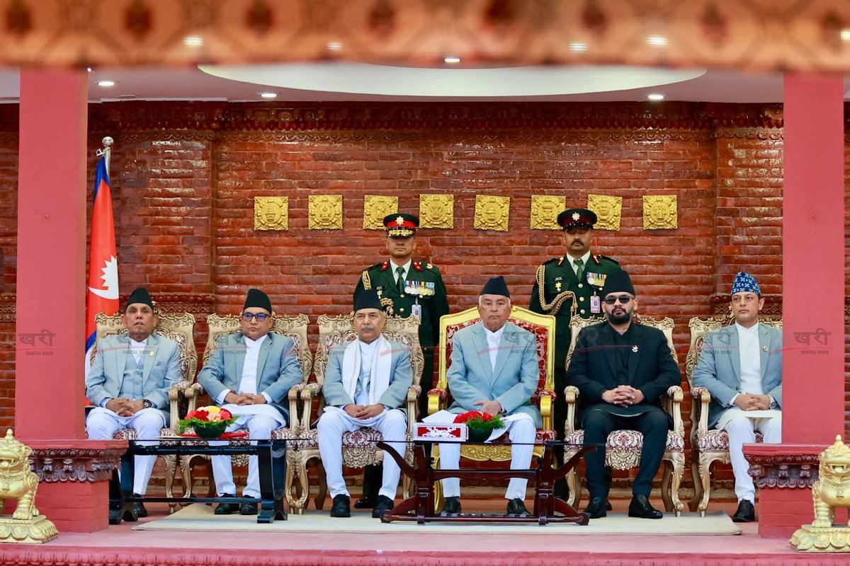 MohnaAnsari's tweet photo. यो तस्वीर नेपालको राज्य संरचनाको वर्तमान यथार्थको प्रतीक हो।
राष्ट्रको कार्यकारी, न्याय, सुरक्षा र संवैधानिक नेतृत्वका अधिकांश कुर्सीहरूमा पुरुषहरू मात्रै विराजमान छन्। समावेशी लोकतन्त्र परिकल्पनामा छ, व्यवहारमा छैन। https://t.co/CZZPnF0P4o