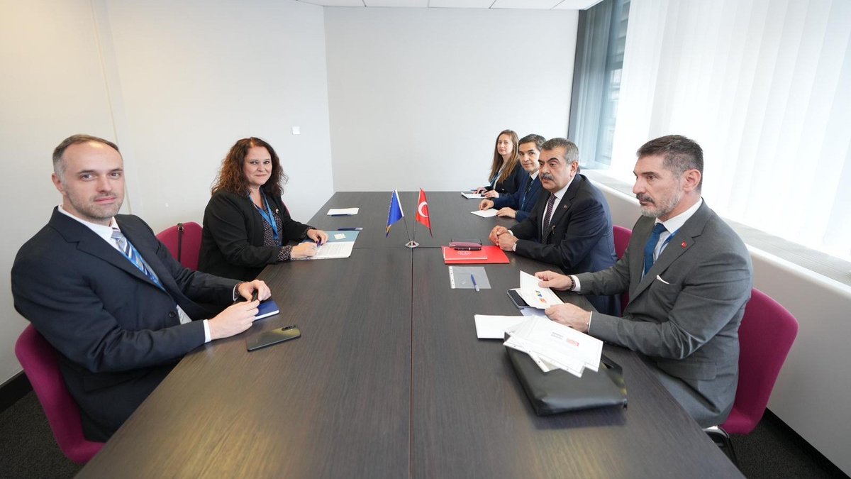 vladafederacije's tweet photo. ✅ Ministrica Duraković na panelu World Education Foruma 2026: Obrazovanje gradi otvorenija i povezanija društva

Više na 🔗 https://t.co/A63gYVxbMd

#VladaFederacijeBiH #VladaFBiH #FMON @fmon_gov  #WorldEducationForum #London #MeđunarodnaSaradnja #AkademskaMobilnost https://t.co/kF4Px01rH6