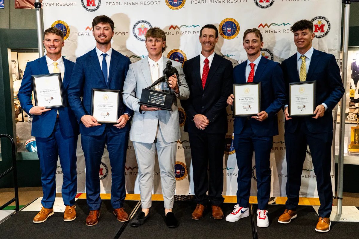 S_Head18's tweet photo. It was an honor to come back and speak at the Ferris Trophy award ceremony. Thankful that my path crossed with the legendary Coach Ferriss way back in 2004. Congratulations to Judd, Cade, Ace, Tomas and Grayden for representing the best of the best in the state of Mississippi. https://t.co/7GY4KoDOGn