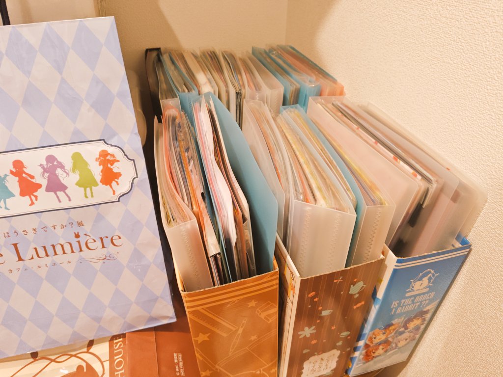 これ、全部ごちうさのクリアファイル 合計500枚 ほぼ被りなし。