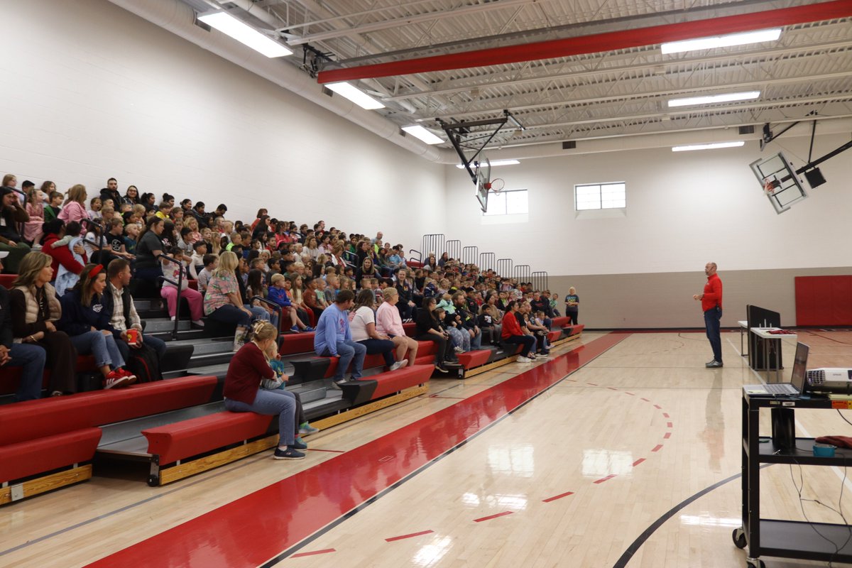 wpcadets's tweet photo. Our May Cadet Assembly! ⚔️

Our LAST one of the school year! We are shining bright with Cadet pride as we finish another amazing year! ☀️

We also honored Mrs. Schuetze who is retiring from 4th grade. We will miss her greatly but we are so proud of her! ❤️

#cadetpride⚔️ https://t.co/hmwNSUvNqh