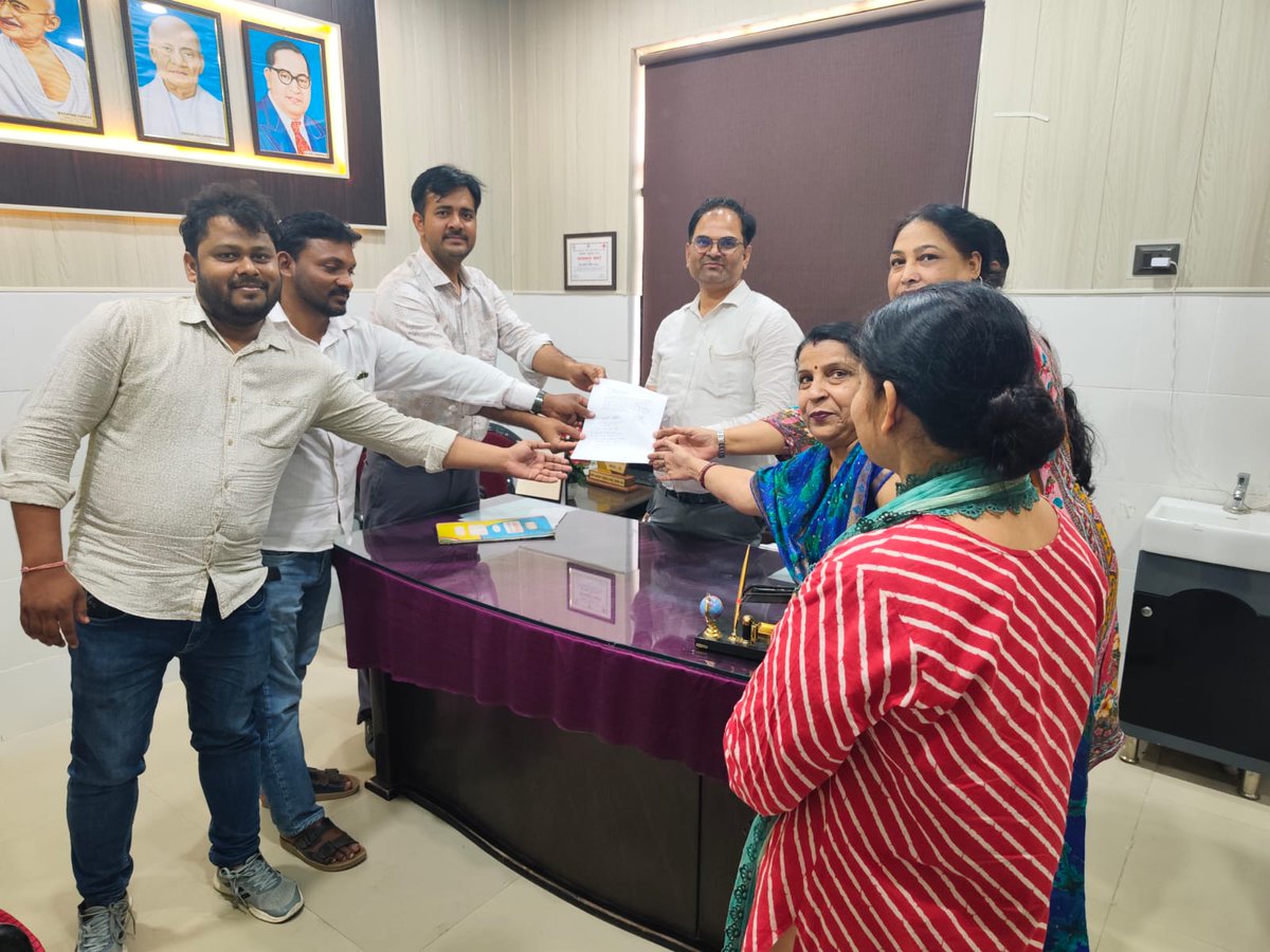 Humaira14061495's tweet photo. तीन माह से नहीं मिला उत्तर प्रदेश राष्ट्रीय स्वास्थ्य मिशन के संविदा कर्मचारियों का वेतन, कर्मचारियों के पास कार्य स्थल पहुंचने का किराए तक का संकट बच्चों का खाना हुआ मुश्किल दवा और दूध के नहीं बचे पैसे मकान मालिक घर छोड़ने को दे रहा अल्टीमेटम घर से दूर भूखों काम को विवश https://t.co/4aUFK7ofRl