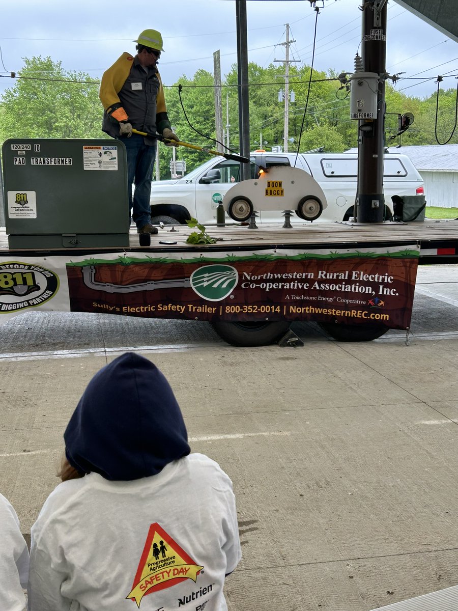 PAFSafetyDays's tweet photo. “Being in the know means being safe where you go.”

— Diana Householder, #PAF Volunteer

For Diana, volunteering is about more than teaching safety. It’s about giving youth the knowledge they need to navigate everyday life with confidence.

#VolunteerwithaVoice #HandsOnLearning https://t.co/0esEV9Sj9Q