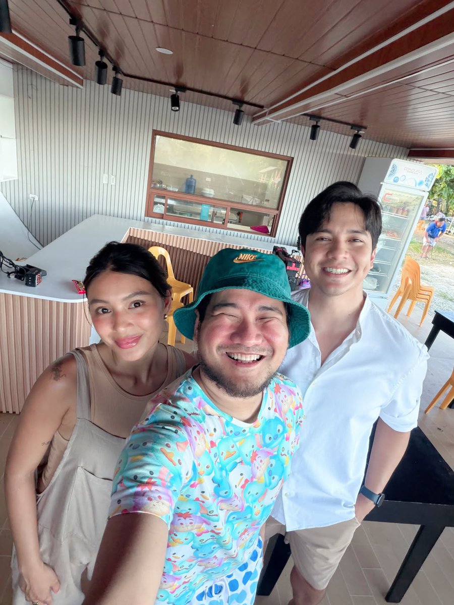 nadinelovemeryt's tweet photo. Love, Siargao's Kara and Jao 

#LoveSiargao
#NadineLustre
#AldenRichards

©: naughtynate29 's IG https://t.co/JQNphDE5OW