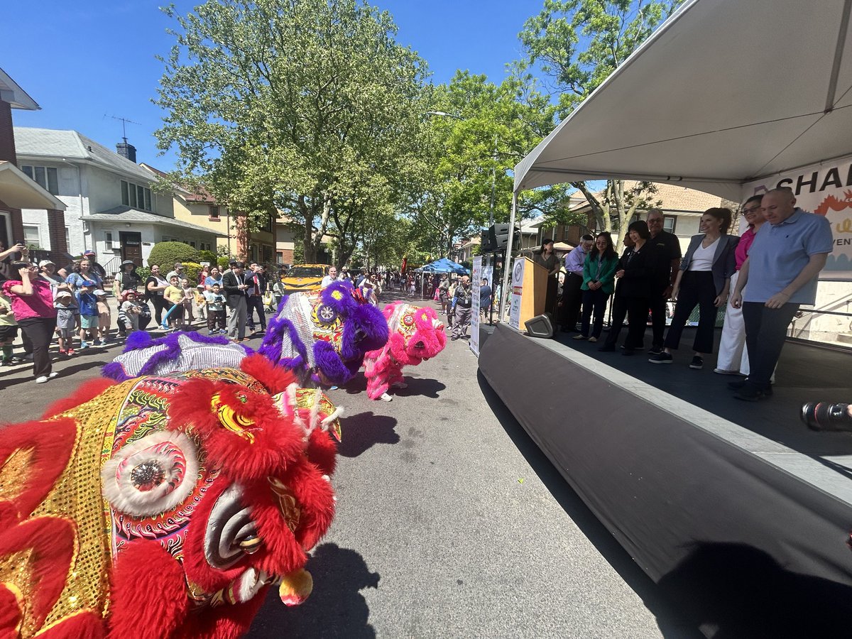 Uca_inc's tweet photo. A beautiful Sunday at the Shalom Dragon Family Festival. Grateful to the organizers who made this community event possible!

We were honored to have a lion dance team bring an energetic performance to the festival, sharing a beloved tradition with our friends in the community! ❤️ https://t.co/QpNCu9hPVH