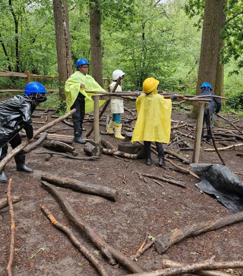 JessopPrimary's tweet photo. On day 2 our trekkers have been just as busy.  A variety of activities including shelter building to protect our outdoor rangers from the elements! https://t.co/tv3ZfkZxca