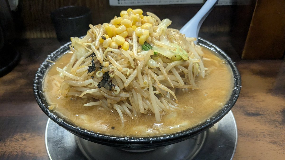 redriver126's tweet photo. 東京蒲田にある新潟県燕市系の背脂たっぷりラーメン🍜
あとでアルコール🍺で薄めれば、胃もたれしない！…かな？🤔 https://t.co/Jtbc9kwgwl