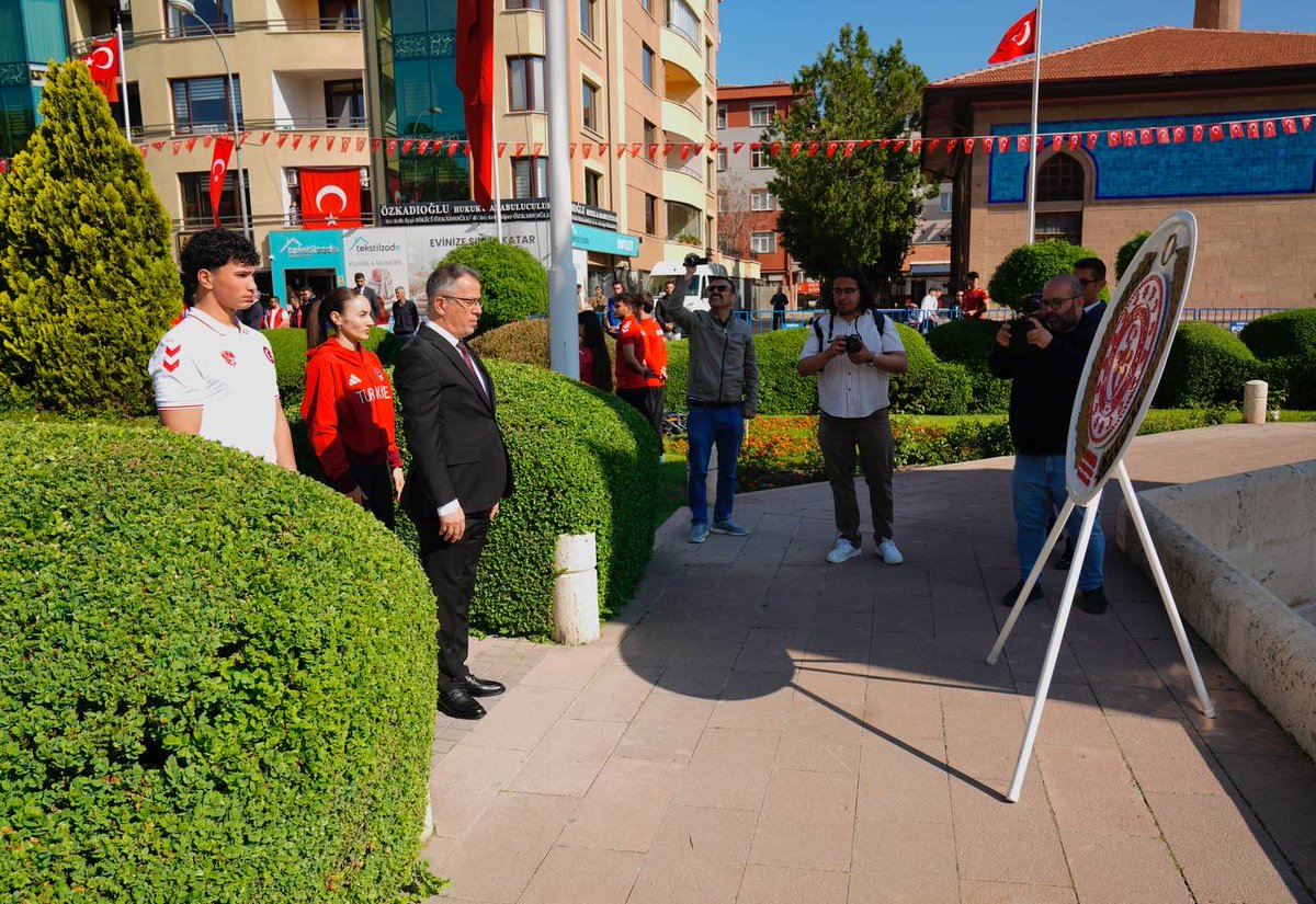 KTUNEDU's tweet photo. Rektörümüz Prof.Dr. Osman Nuri Çelik, 19 Mayıs Atatürk’ü Anma, Gençlik ve Spor Bayramı kapsamında düzenlenen anma etkinliklerine katıldı. 

@oncelik https://t.co/xr72aOUU41