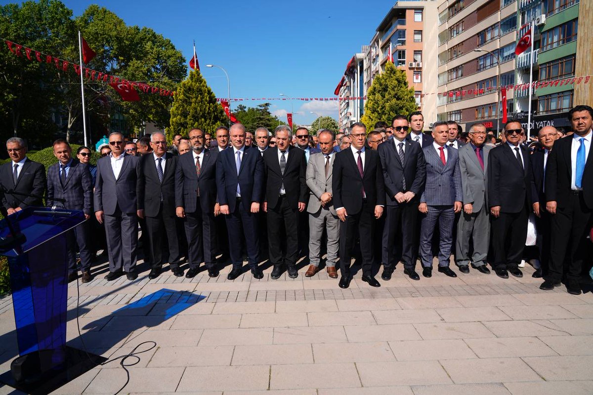KTUNEDU's tweet photo. Rektörümüz Prof.Dr. Osman Nuri Çelik, 19 Mayıs Atatürk’ü Anma, Gençlik ve Spor Bayramı kapsamında düzenlenen anma etkinliklerine katıldı. 

@oncelik https://t.co/xr72aOUU41