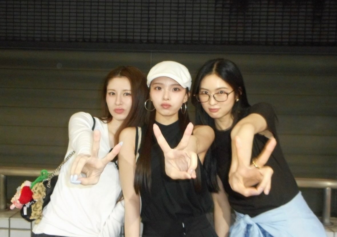 99logs's tweet photo. • Yurina, May, Vivienne and Xiaoting reunited in new pics!
🔗:https://t.co/mtGFyanTjP
#KawaguchiYurina #HirokawaMao #MAY #InabaVivienne #VivienneMiyabi #ShenXiaoting #XIAOTING #KEP1ER #GirlsPlanet999 #GP999 https://t.co/1PE3yzCo4E