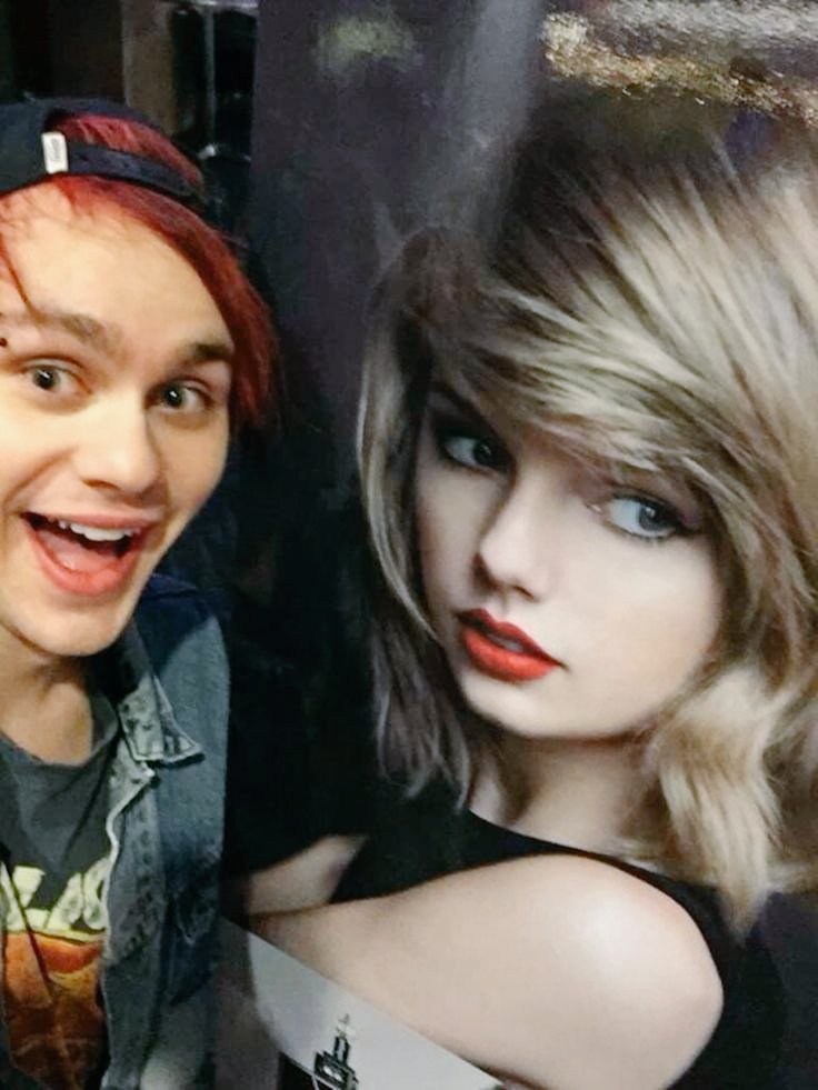 ★han misses 5sos★ tweet media