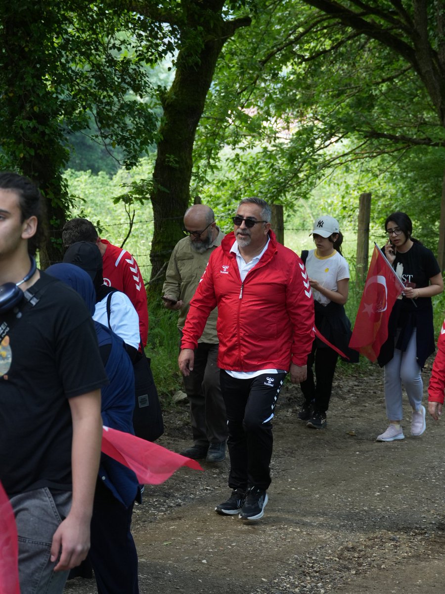 duzcebld's tweet photo. Gençlerle Doğanın Tadını Çıkardık ☘️🚶🏻‍♂️

19 Mayıs Gençlik Haftası kapsamında, Gençlik Ofisi üyelerimizle doğanın eşsiz güzellikleri arasında keyifli bir trekking yaptık.

Enerjinizle doğaya da ayrı bir renk kattınız gençler 😉 https://t.co/nbOURJCbwg