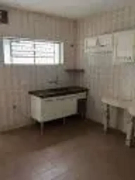 Juviafields's tweet photo. to vendo casa pra alugar e a pessoa upou todas as fotos da casa com q pior qualidade possível, parece até um estático do twitter https://t.co/pkQlEi1hGD