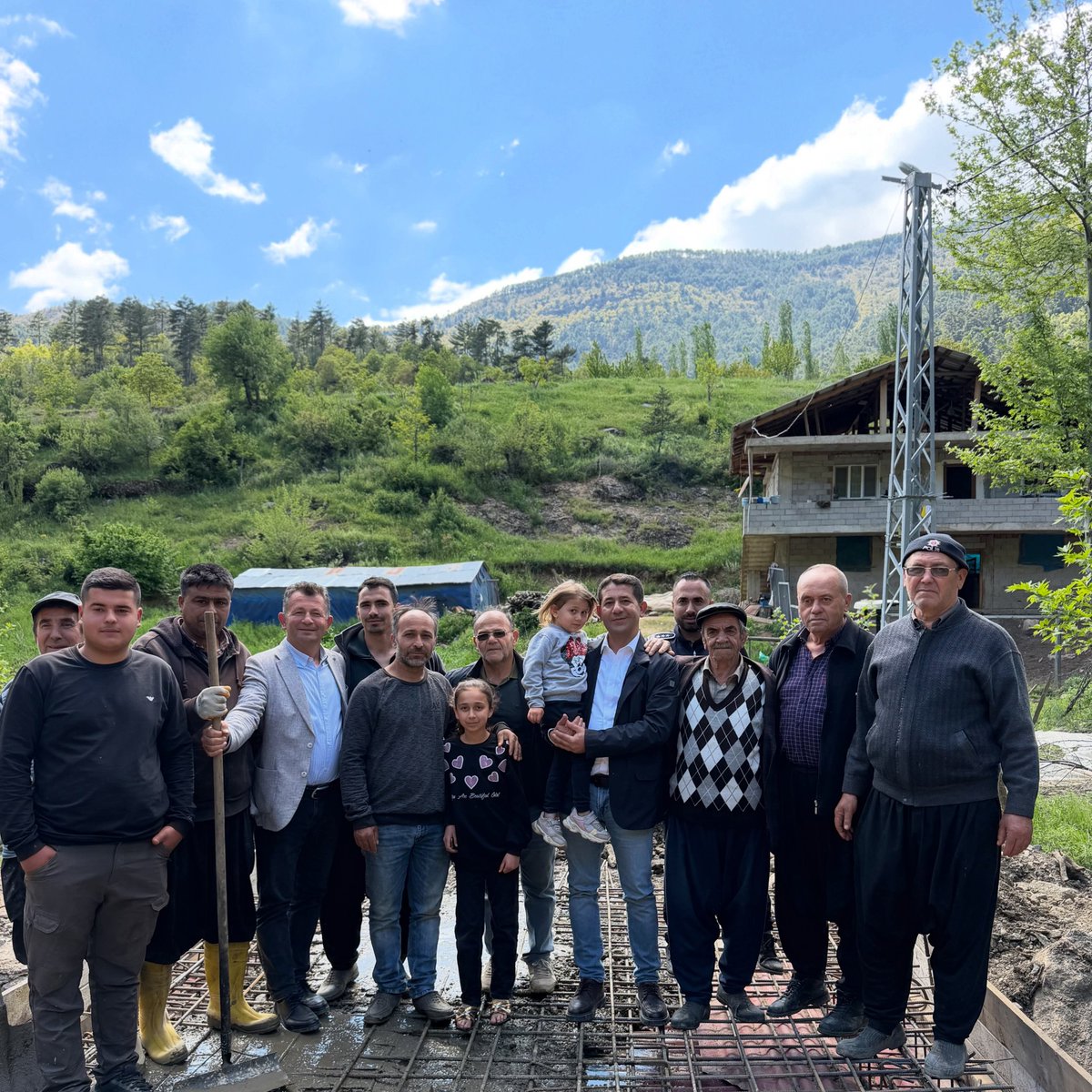 comertozen's tweet photo. 14 Şubat tarihinde yaşanan doğal afet nedeniyle Gürümze Mahallemiz Sarıpınar mevkiinde bulunan eski tahta köprülerimiz selden zarar görmüştü.

Vatandaşlarımızın ulaşımda mağduriyet yaşamaması adına bölgede betonarme köprü çalışmalarımıza başladık. https://t.co/4wrJbW5u9x