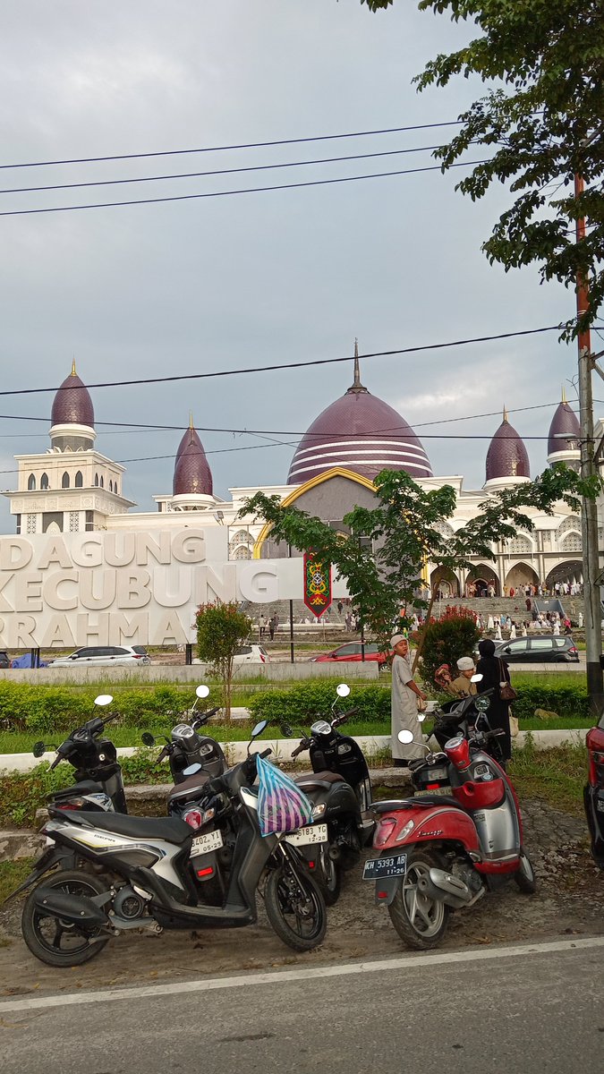 twinklingsolo__'s tweet photo. jadi tau Masjid Kubah Kecubung di Palangkaraya, memang diambil dari nama Batu Kecubung yang berwarna ungu (Amethyst)💜 https://t.co/wMGQabCjRg