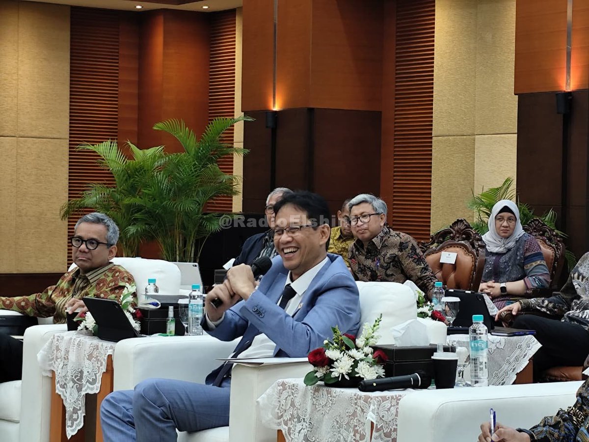 RadioElshinta's tweet photo. Kementerian Keuangan Republik Indonesia mencatat realisasi APBN 2026 mengalami defisit sebesar Rp164,4 triliun hingga April 2026.
Hal itu disampaikan Menteri Keuangan, Purbaya Yudhi Sadewa, Selasa (19/5/2026). ๐ธ Alr
#KementerianKeuangan #APBN2026 #DefisitAPBN #PurbayaYudhiSadewa #EkonomiIndonesia