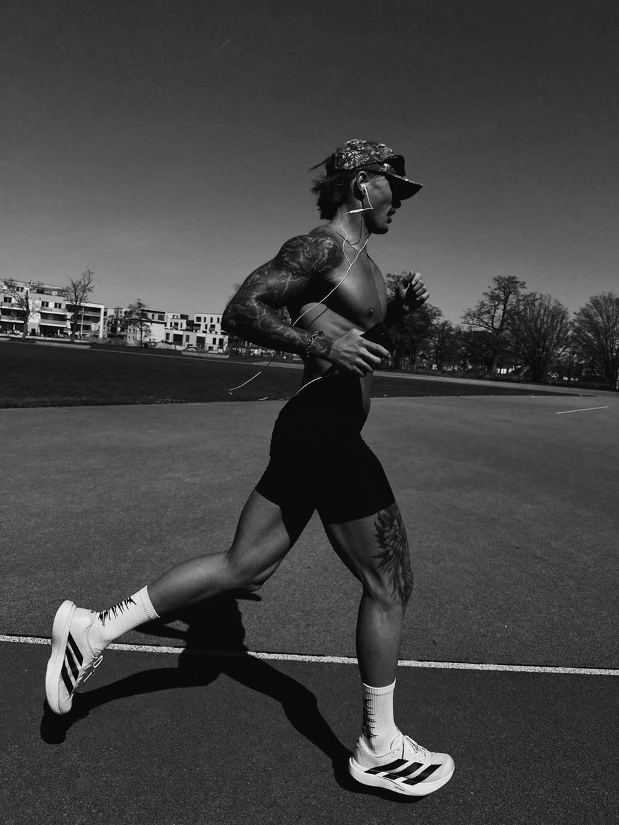 Nutri_Science_'s tweet photo. 9 Years in the gym taught me this:

𝟏𝟎 𝐖𝐎𝐑𝐒𝐓 COMBOS 𝐌𝐀𝐊𝐈𝐍𝐆 𝐘𝐎𝐔 𝐅𝐀𝐓:

1. RUNNING + WORKING OUT AT NIGHT https://t.co/IIQpMTjc6k
