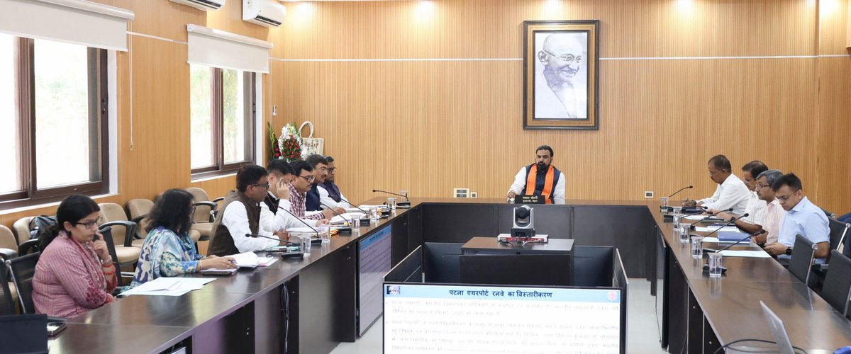 BiharInfraTales's tweet photo. 🚨CM Chairs High-Level Review on Air Connectivity and Airport Development with AAI Officials

➡️Bihar has set a target to increase air connectivity by 10 times over the next 5 years.

➡️Directions were given to accelerate runway expansion and capacity enhancement at Patna Airport.

➡️Discussions were held on upgrading Darbhanga Airport into an international airport.

➡️Detailed deliberations took place on the Ajgaibinath Dham Greenfield Airport project.

➡️Construction of a permanent civil enclave at Purnea Airport was discussed.

➡️Development plans for Muzaffarpur, Valmikinagar, Saharsa, and Birpur airports were reviewed.

➡️Upgradation of Forbesganj Airport was also discussed.