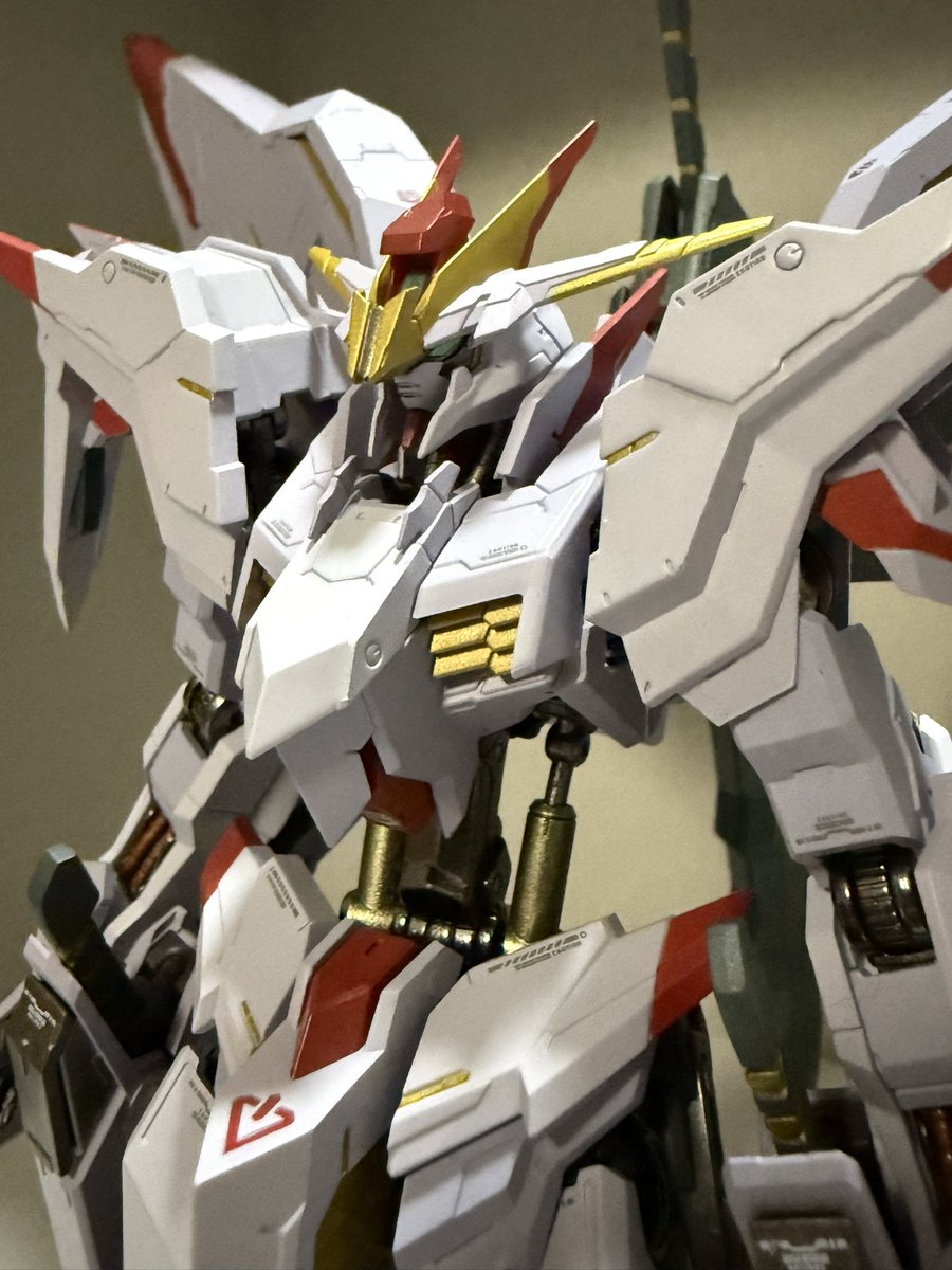 zirei6's tweet photo. 初めて買ったメタルロボット魂！
ガンダムマルコシアスが届きました！
めちゃくちゃかっこいいし顔がイケメンすぎるけどアンテナの干渉もすごい笑
マントもかっこいいしこれは買ってよかったと思う！
#ガンダム鉄血のオルフェンズ
#メタルロボット魂
#ガンダムマルコシアス https://t.co/8cUQ8UYfrZ