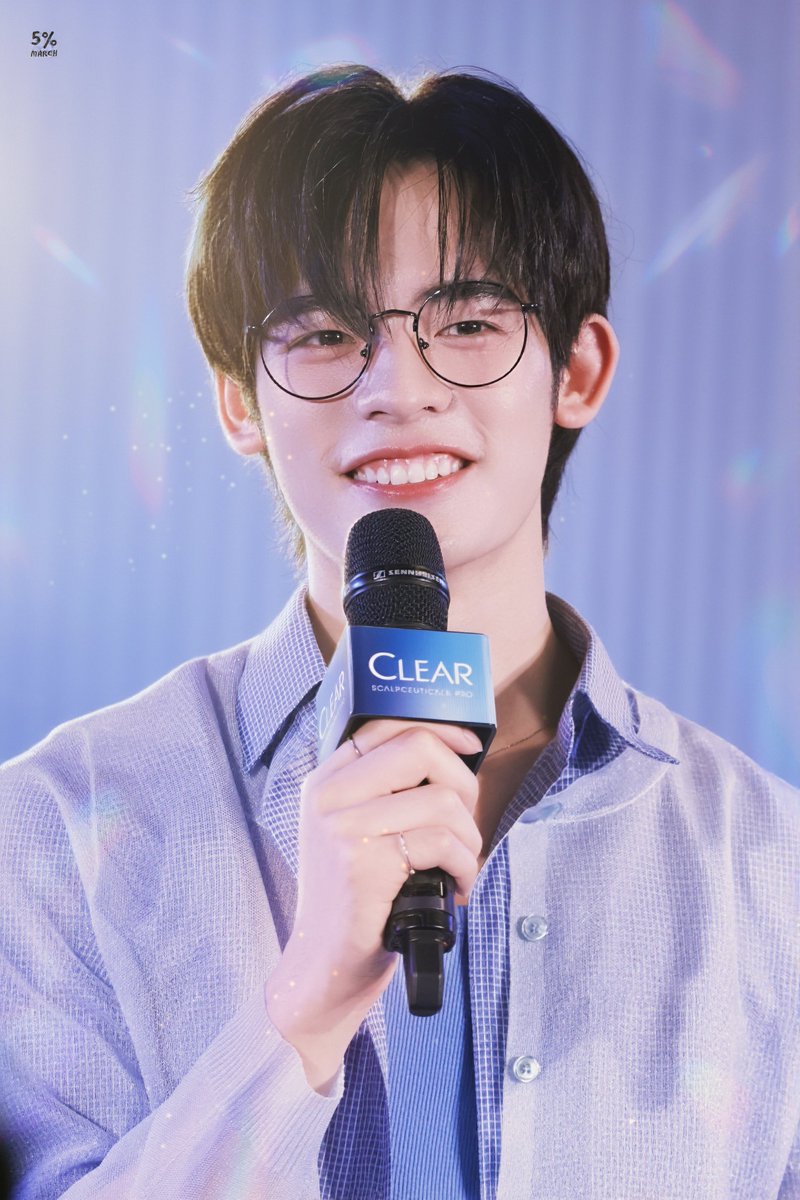 phiangporpor's tweet photo. อาจารย์น่ารัก ยิ้มหวาน ตัดเอที่ 95 แต่เต็มทุกเซคที่เปิดสอน https://t.co/gsrtdJv9nt